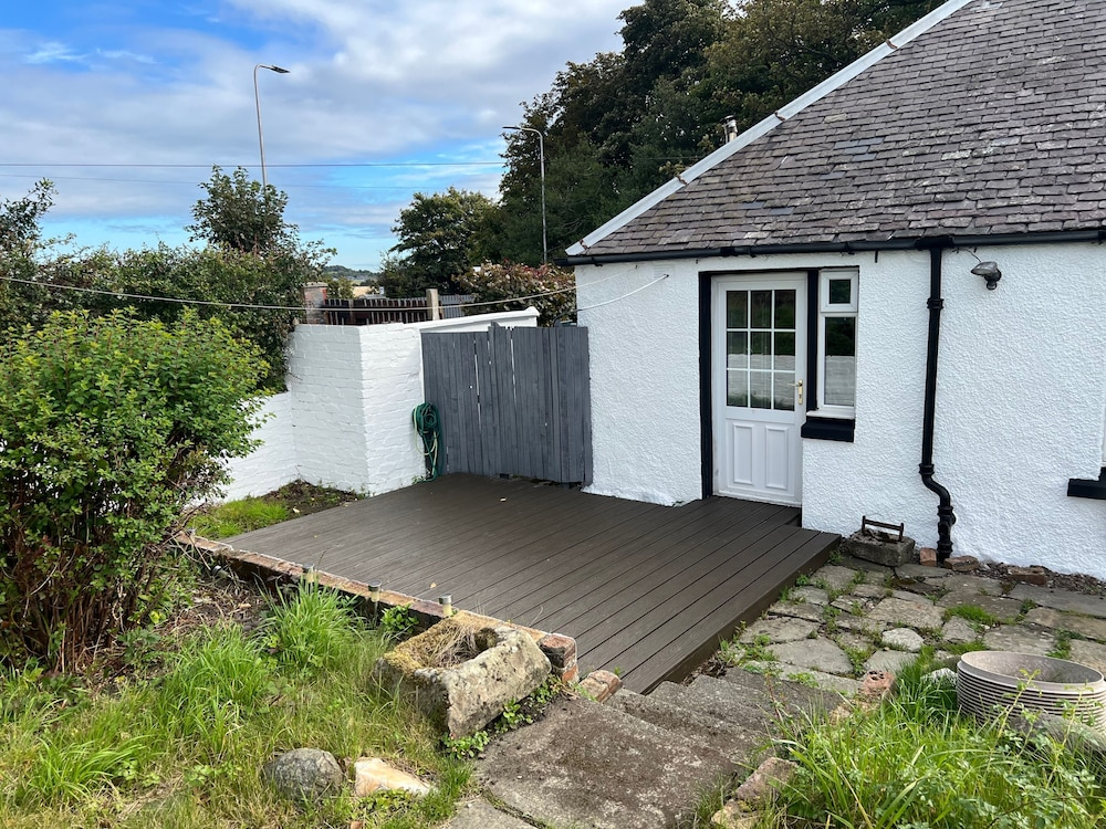 Cozy Gogarstone Cottage in Newbridge