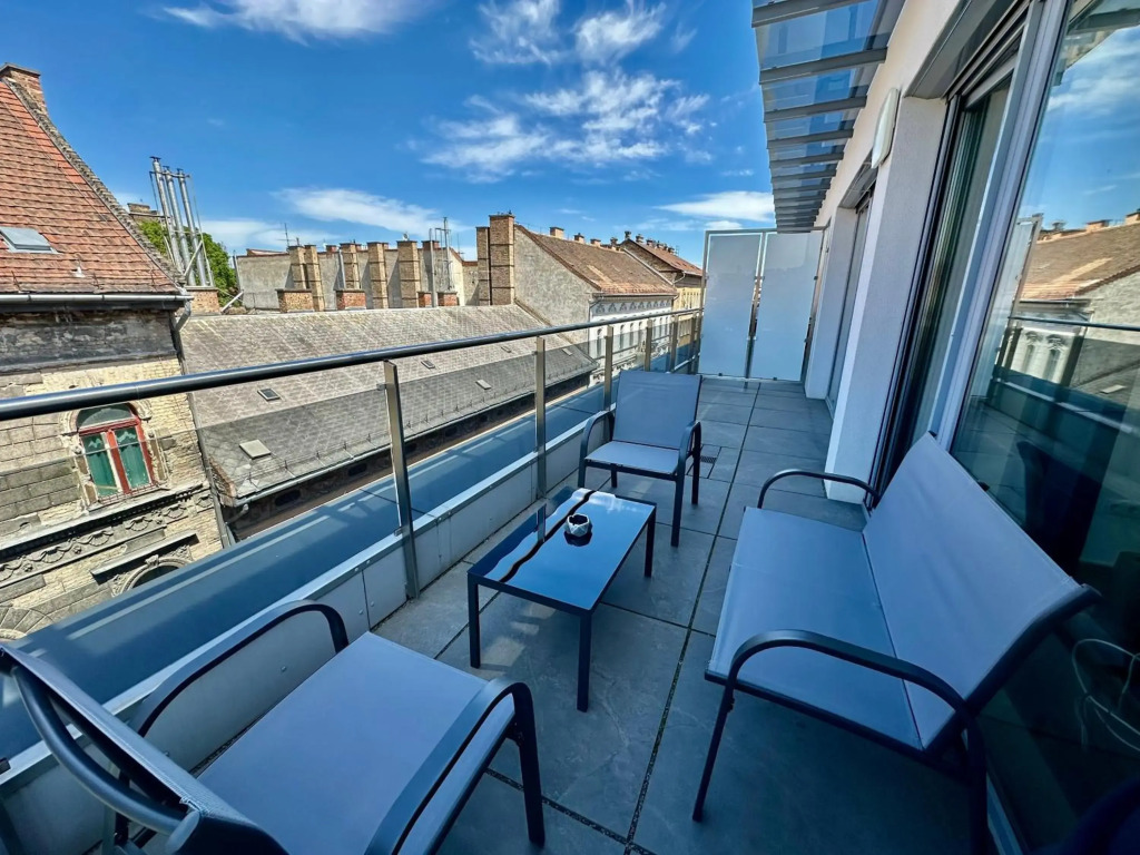 Central Apartment Budapest ~ Roof Terrace/AC/Indoor parking
