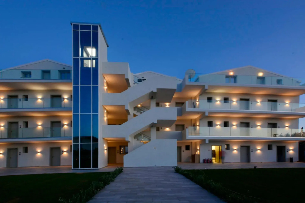 V Luxury Suites