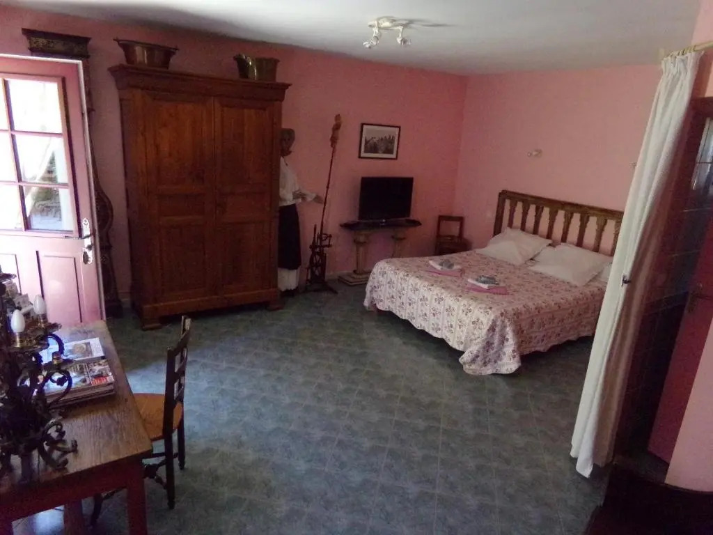 Chambres et table dhôtes Saint Nicolas, maisonnettes individuelles dans propriété privée