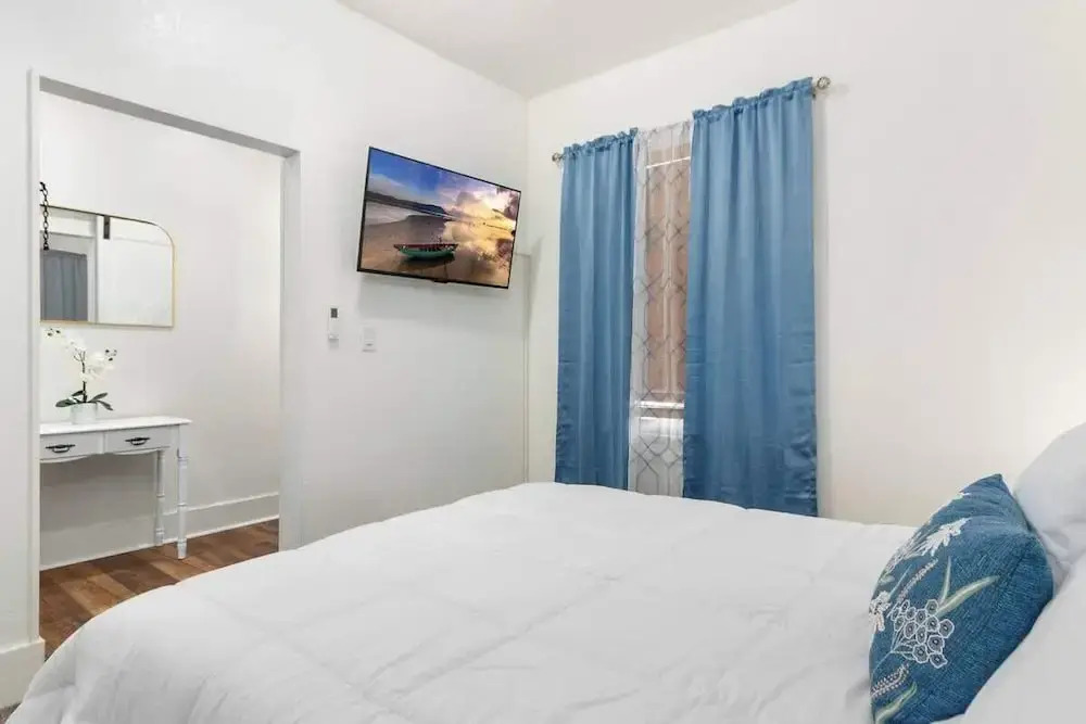 Charming 2-bedroom Home Lakeland