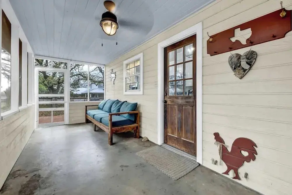 The Country Haus: Quaint Home 1 Mile From Downtown