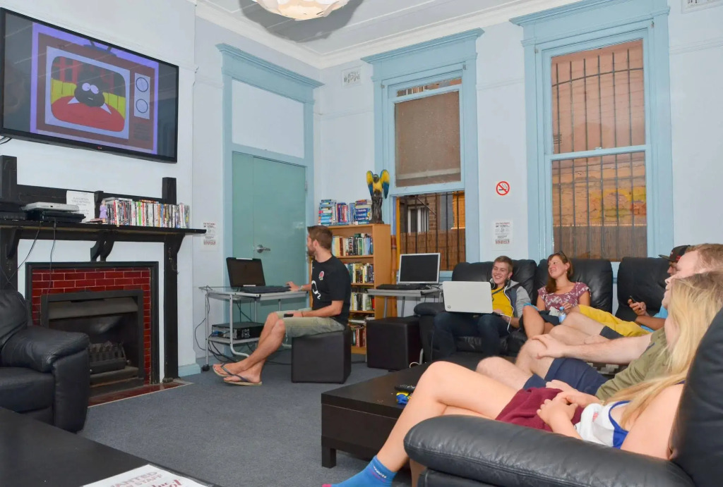 Lil Roo - PodBed Hostel