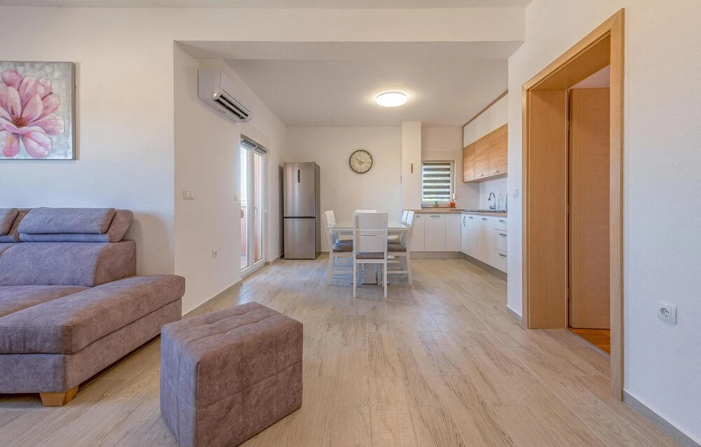 Amazing Apartment in Zadar With Wifi and 2 Bedrooms