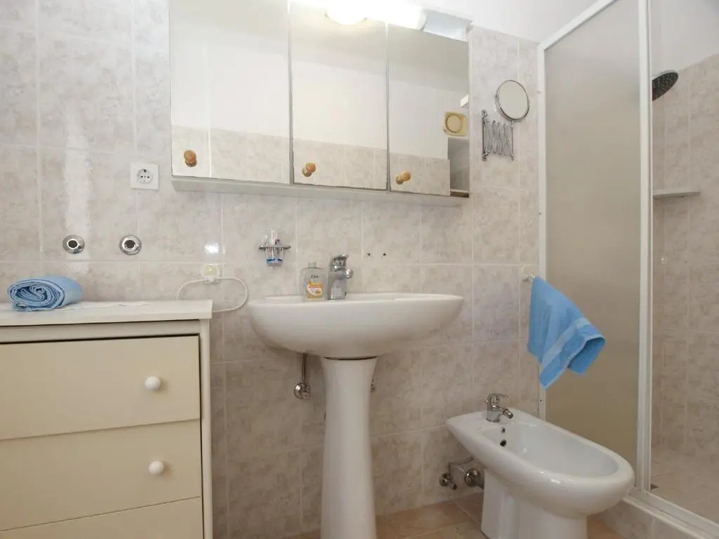 Apartments Biskupije 810