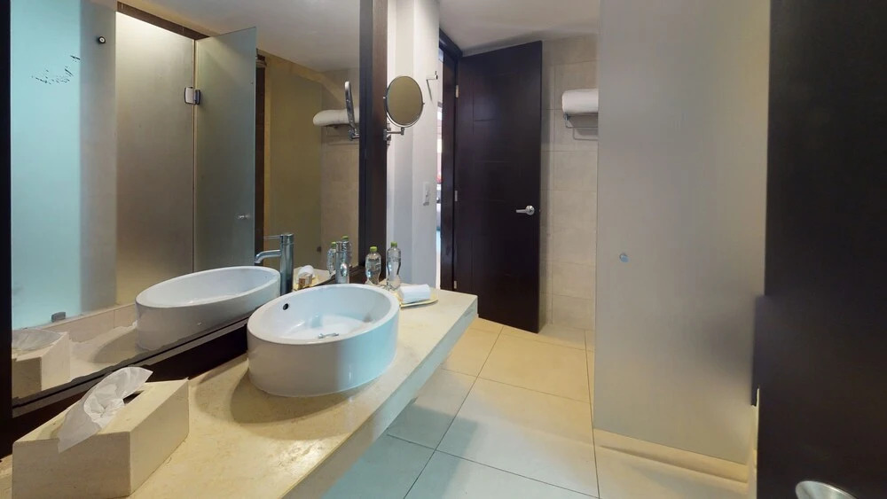 Aldea Thai 221 By Lockey