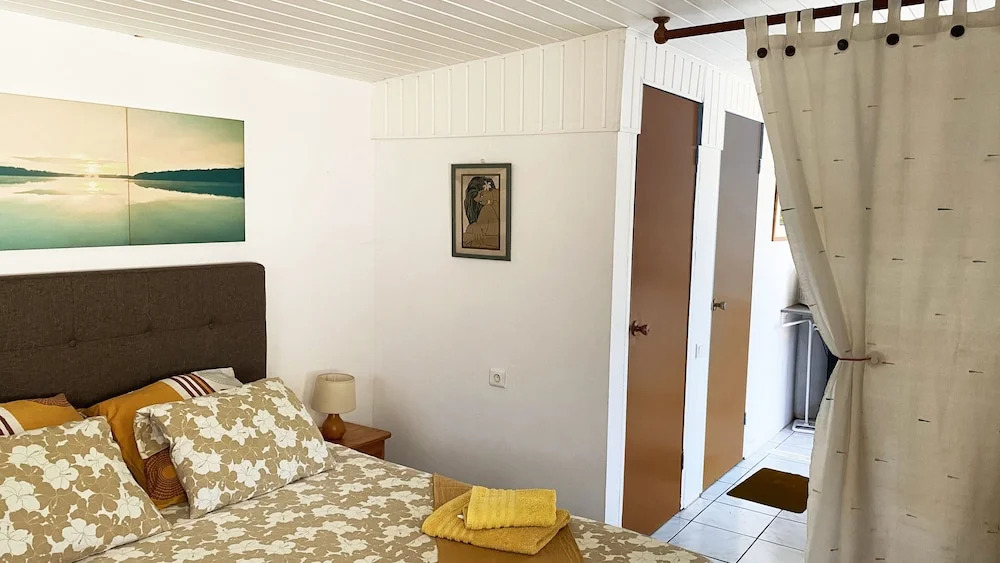 Mahinas Lodge