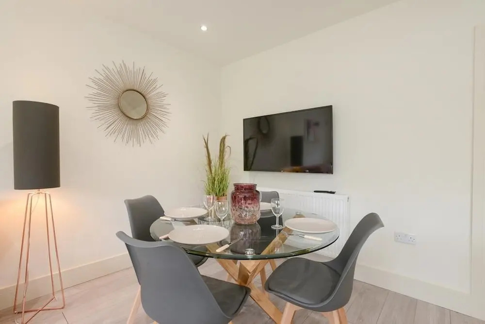 Wollaton House - Fabulous 5 bed house Nottingham