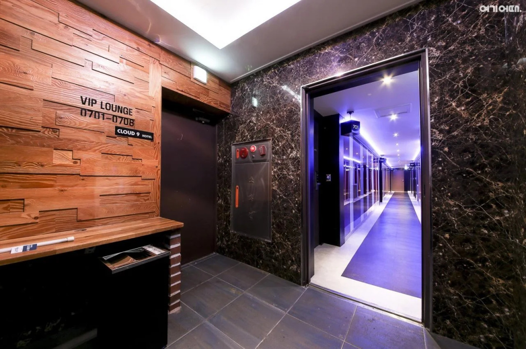 Hotel Cloud 9