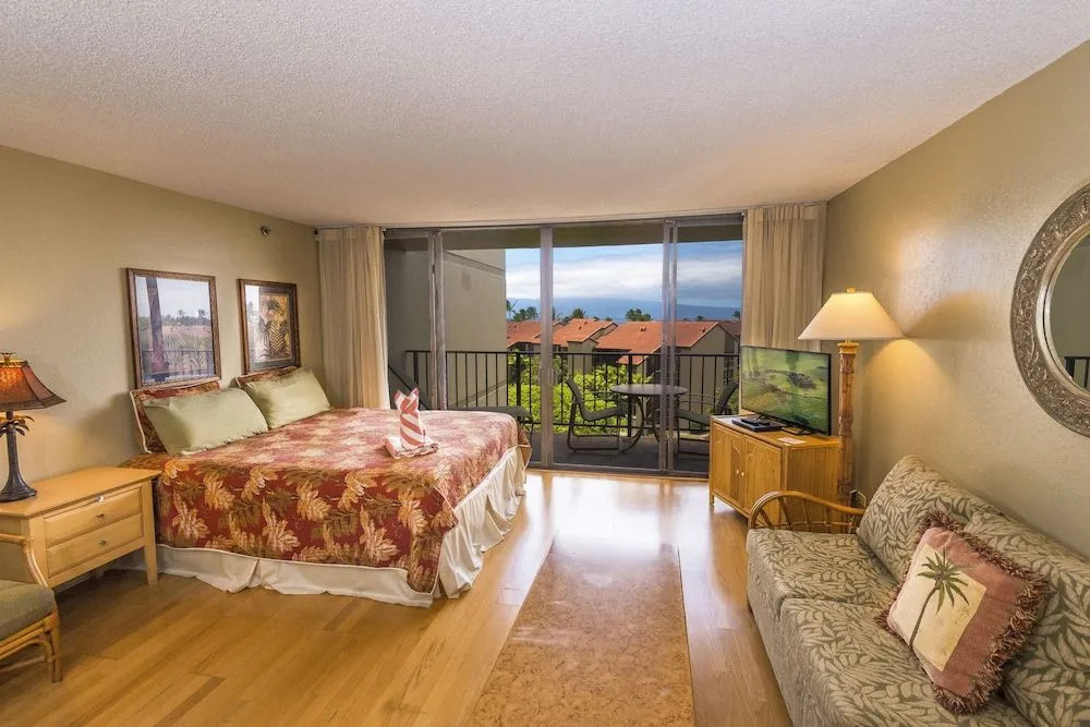 Kaanapali Shores Studio 642 Studio Bedroom Condo by RedAwning