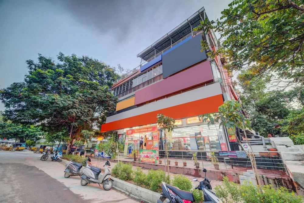 OYO 18529 Hallmark Inn Jubilee Hills