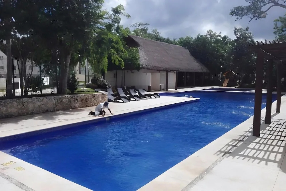 Beautiful Hoestel Near Cancun Beaches With Comfort and Security Guaranteed!