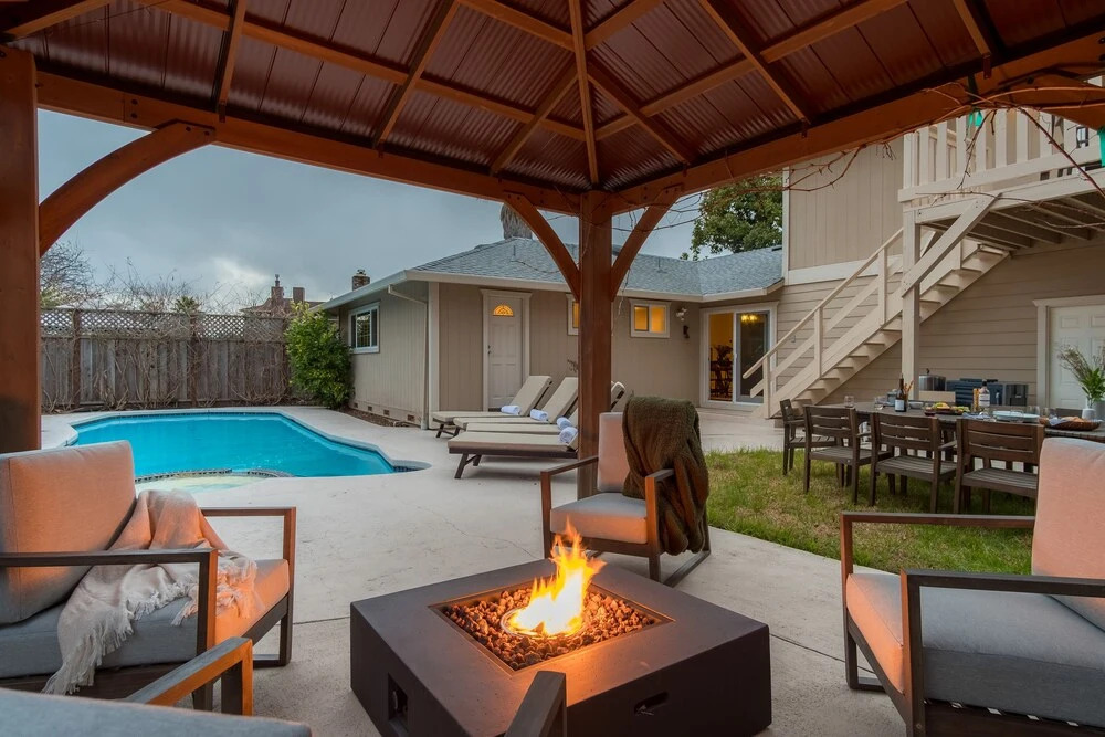 Glen by AvantStay Sleek Charming Home in Wine Country w Pool Hot Tub