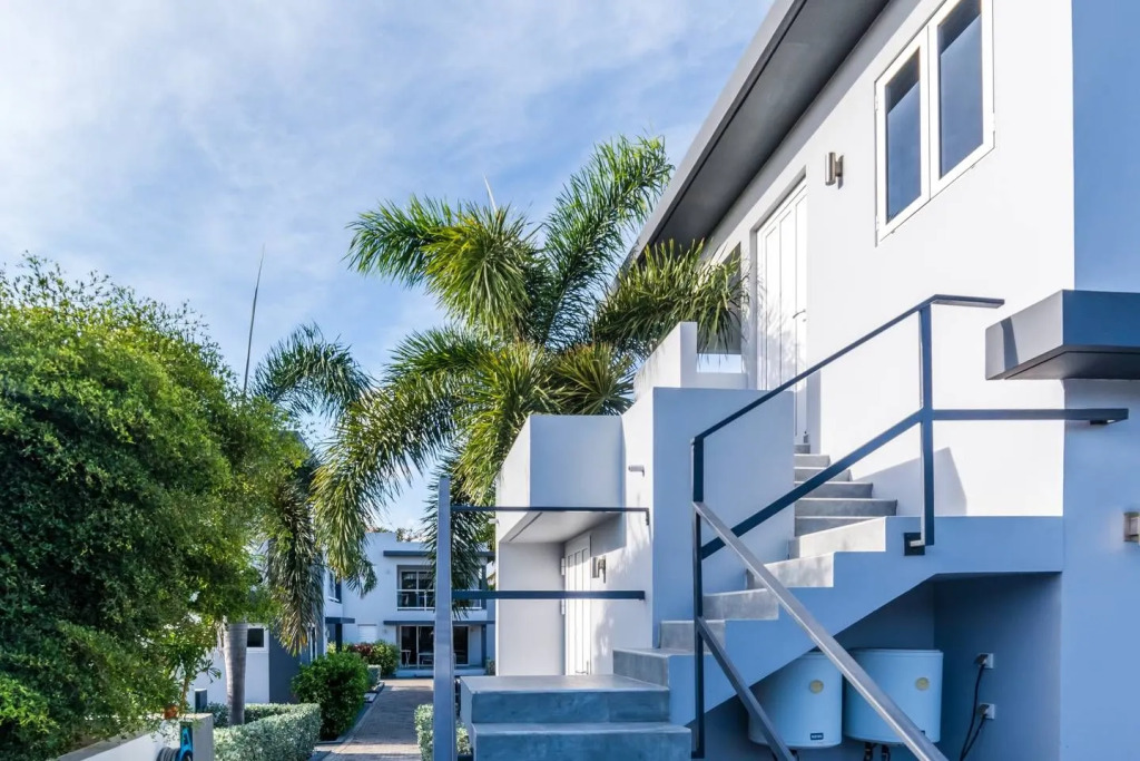 ?Luxurious Holiday-Home? Secured & Intimate Resort