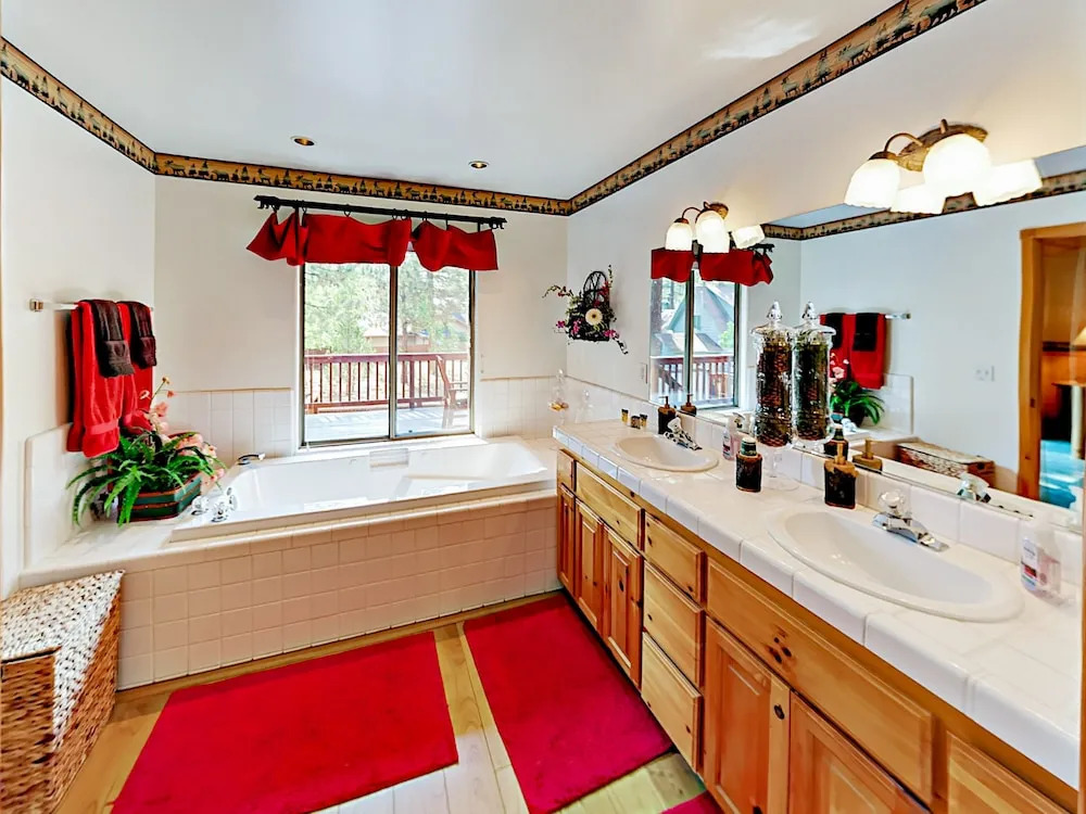 102 North Teakwood Dr Home 3 Bedrooms 2 Bathrooms Home