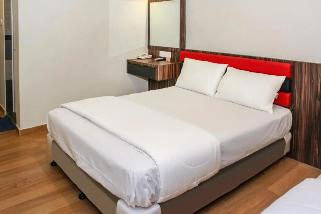 OYO 90027 Happy Hotel