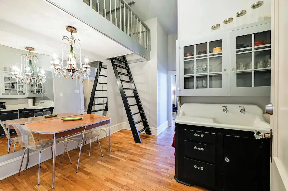 Historic Decatur Apt w/ City Square Views