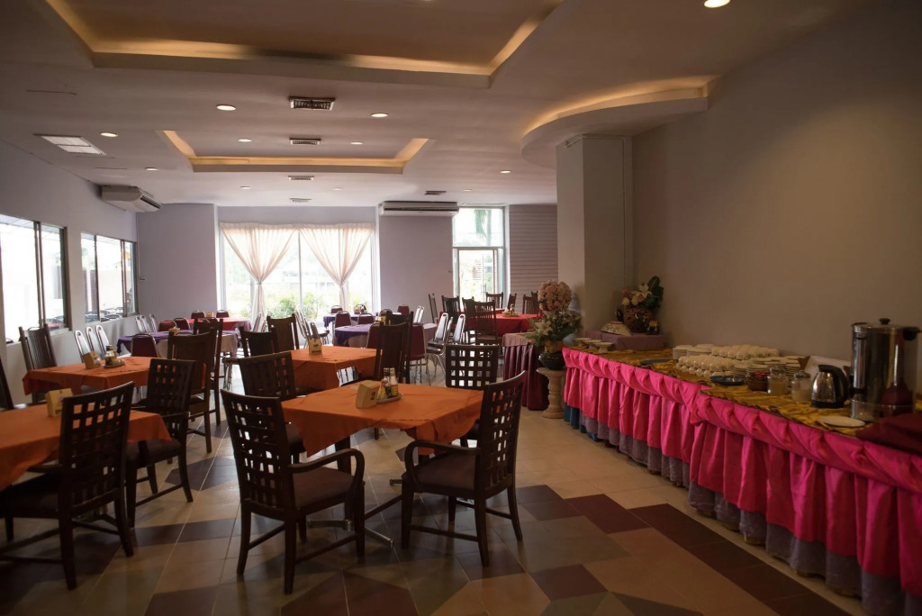 Ayothaya Riverside Hotel