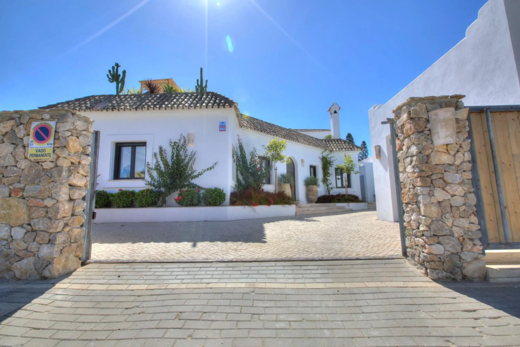 Villa Mas Tranquila - A stylish villa with pool 150m from the beach