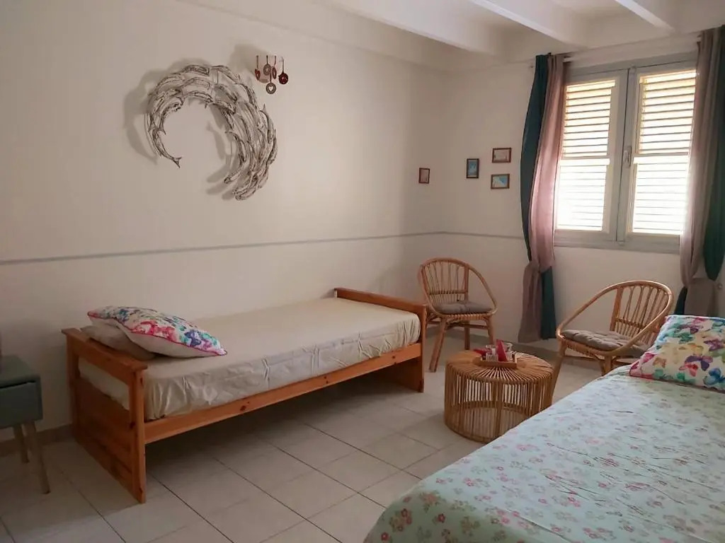Un séjour privilégié à La Villa Gialla chambre dhôte et loft dans une maison de charme avec piscine à débordement