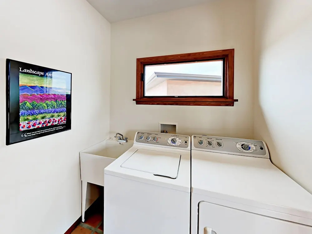 Secluded Oasis House 2 Bedrooms 1 Bathroom Home