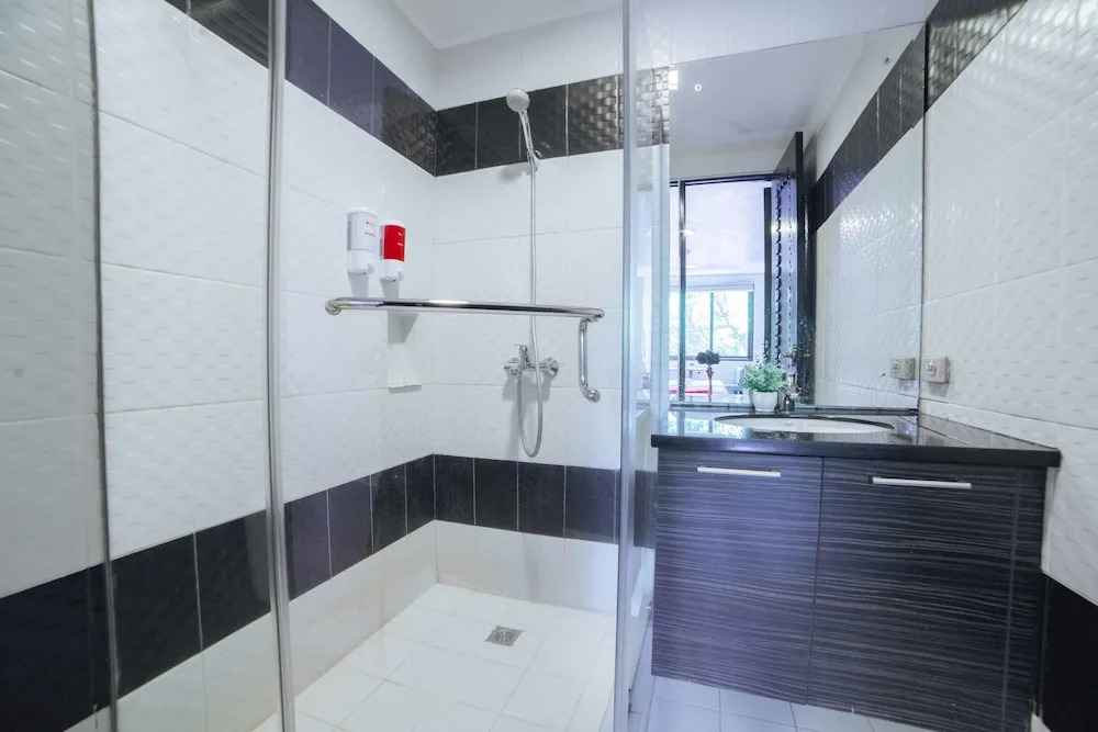 Bless Amare Boutique Hotel by RedDoorz