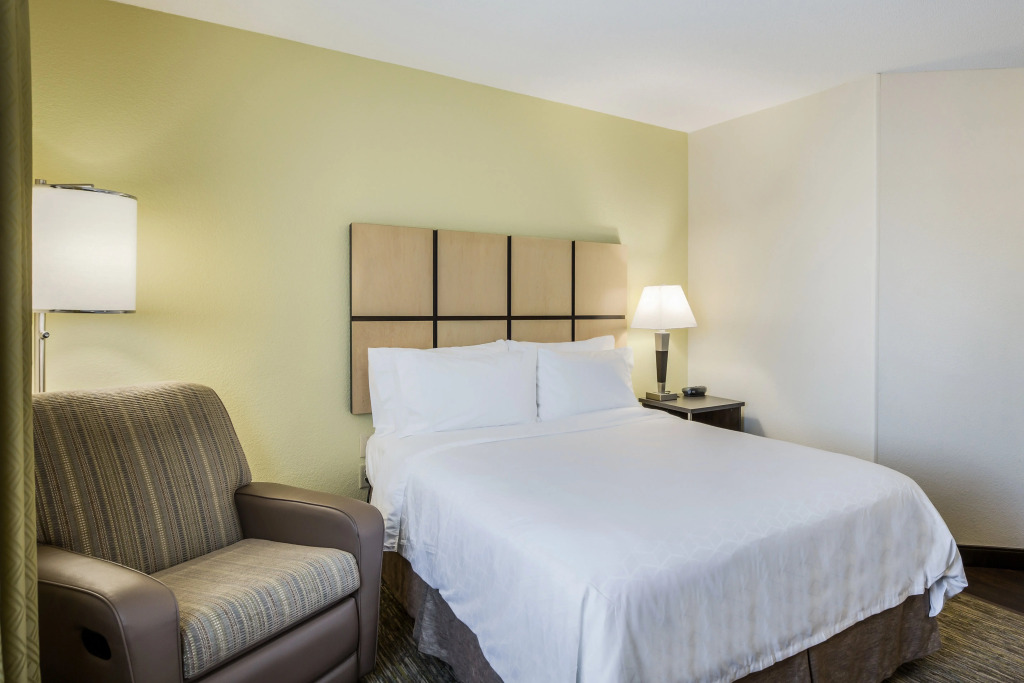 Candlewood Suites Virginia Beach Town Center by IHG
