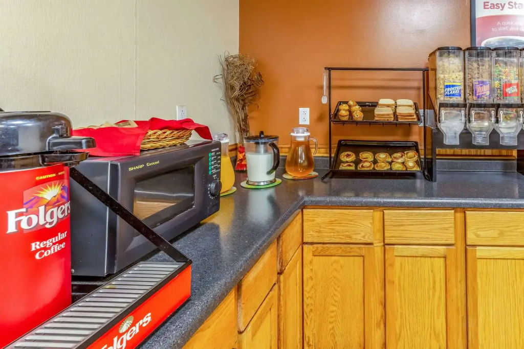 Baymont Inn & Suites by Wyndham Newton IA