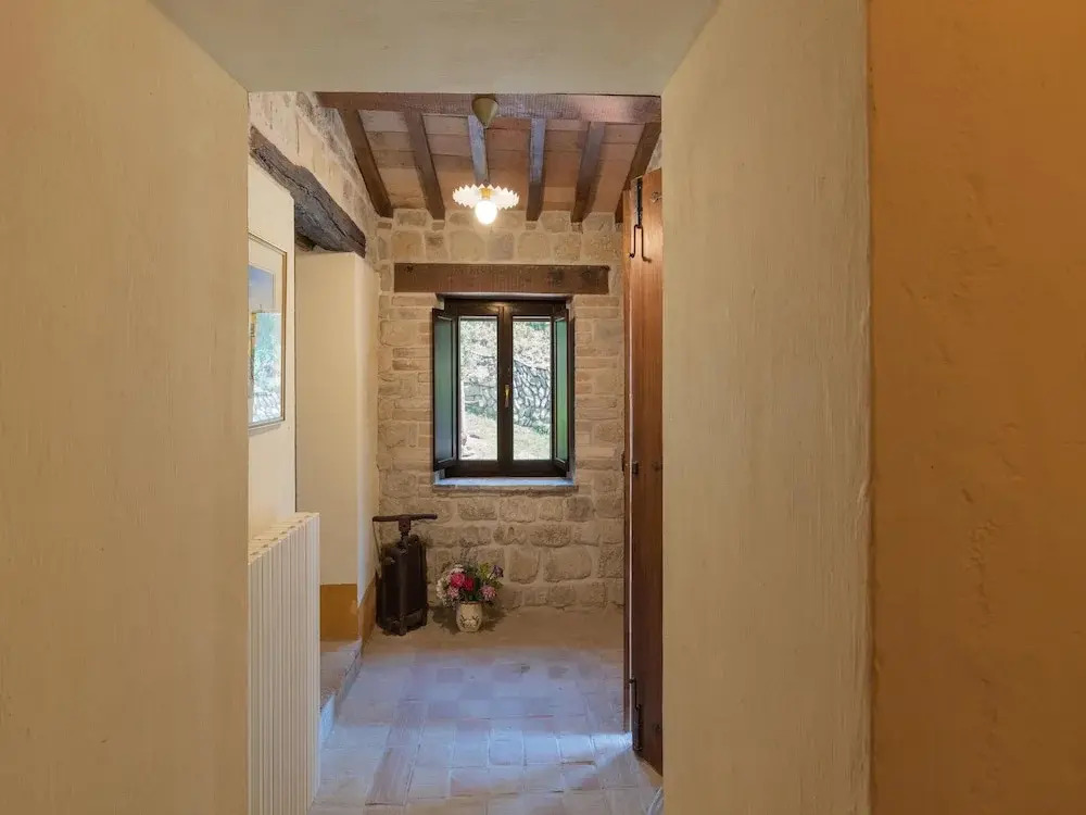 Gorgeous Apartment with Pool near Sibillini Mountains
