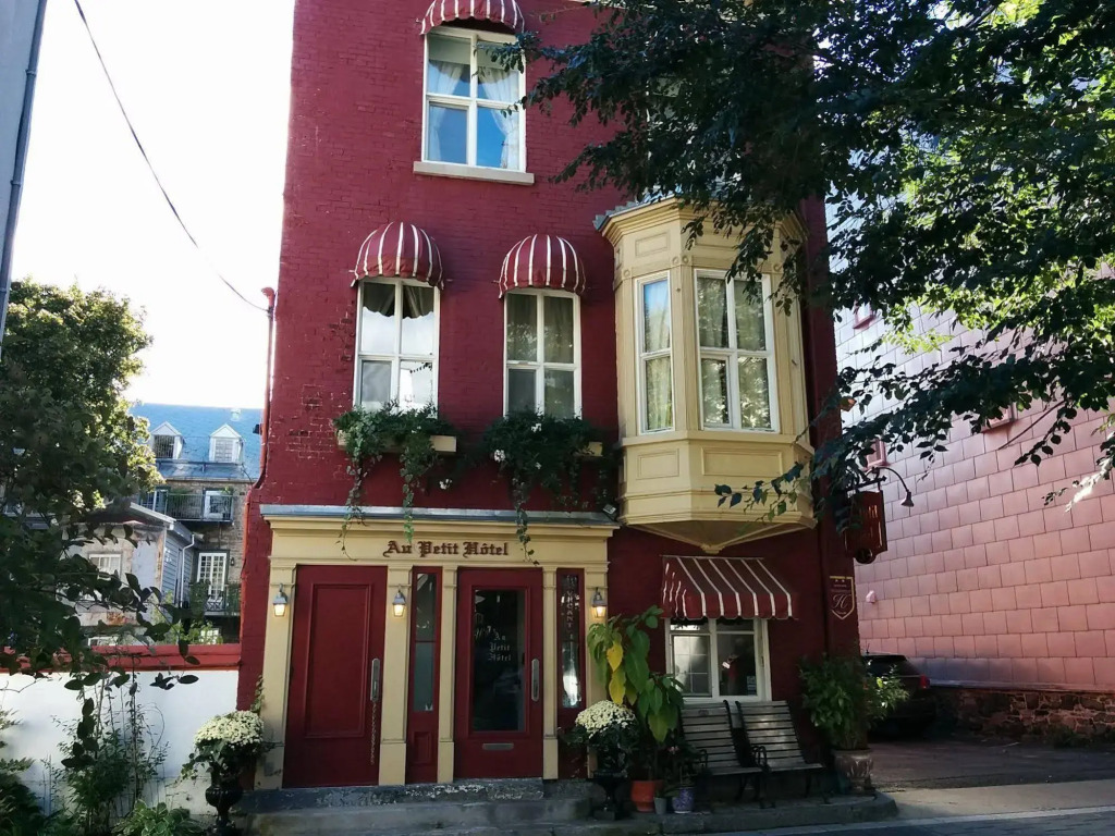 Au Petit Hôtel