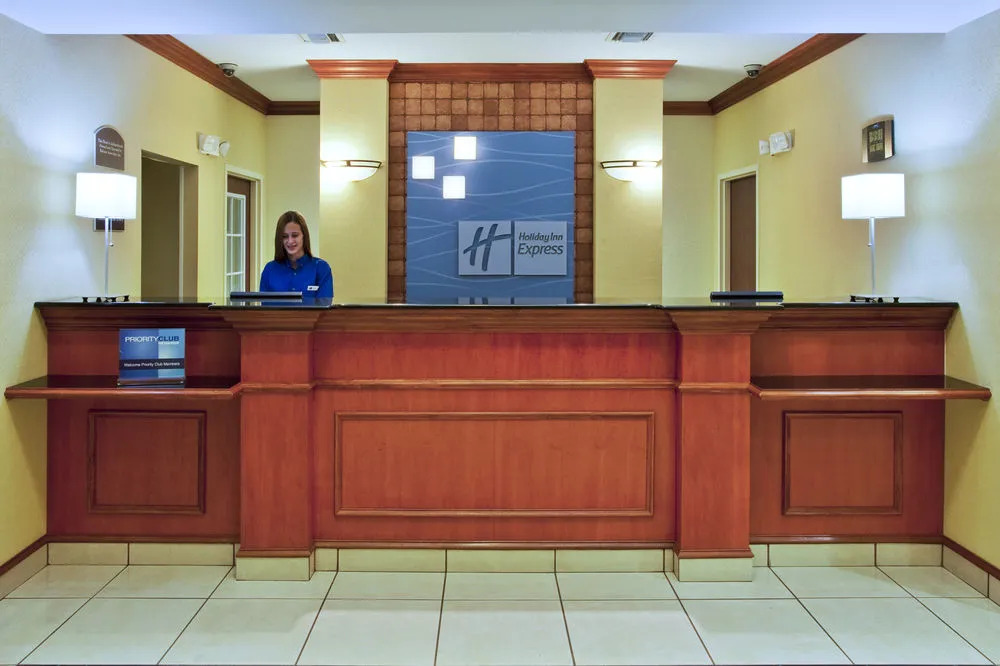 Holiday Inn Express Hotel & Suites St. Petersburg North (I-275)