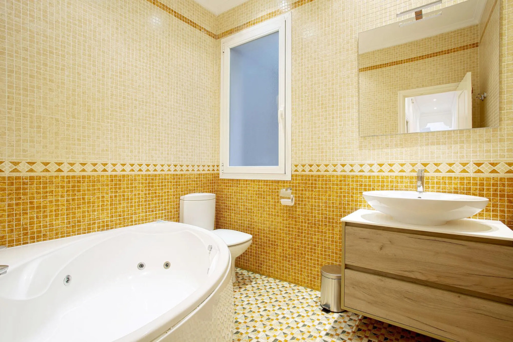 Wonderful 2 bedroom apartment perfect location . Chamberí