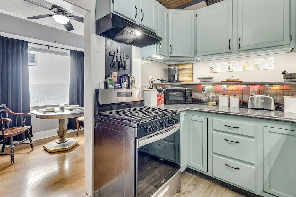 3 Mi to Manitou Springs! Cozy Home w/ Office