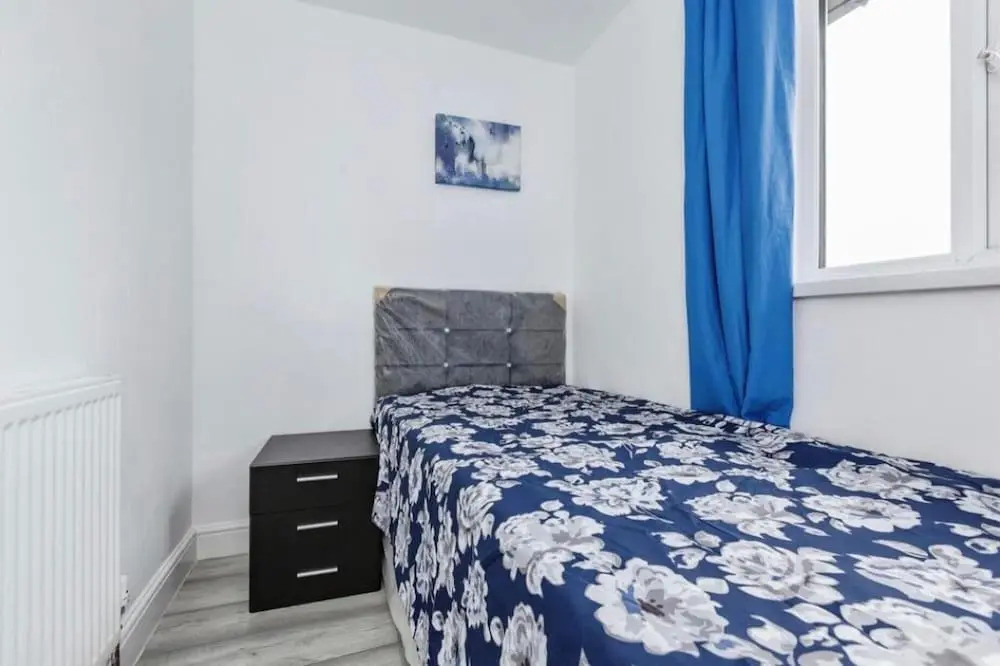 3 Bedroom House- Loughborough-sleeps 5-freeparking