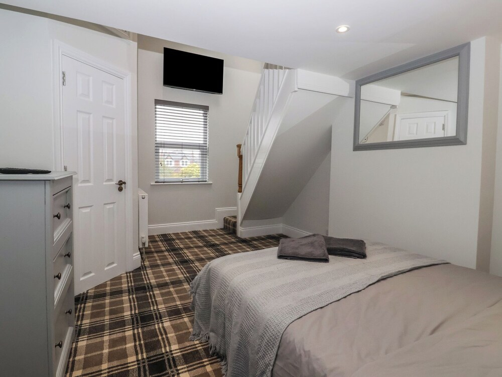 Flat 2 23 Hyde Park Road