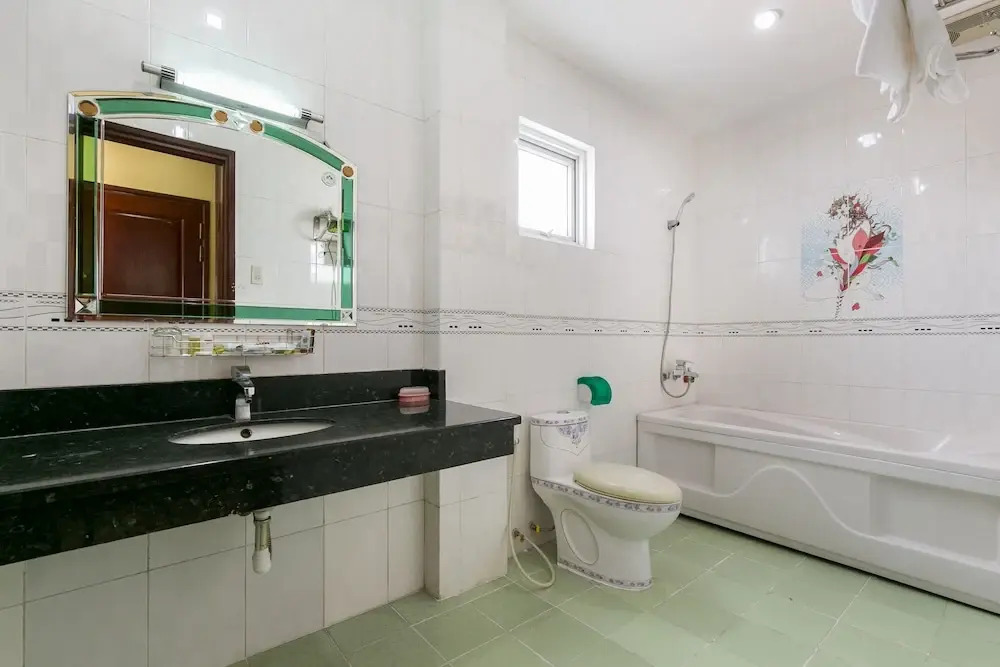 Di Tan Hotel by OYO Rooms