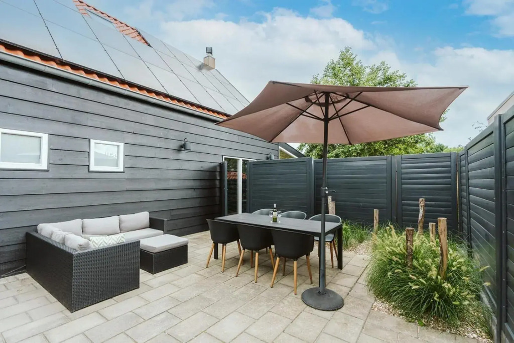 Dorpsweg 9 - Ouddorp near the beach with private terrace - not for companies