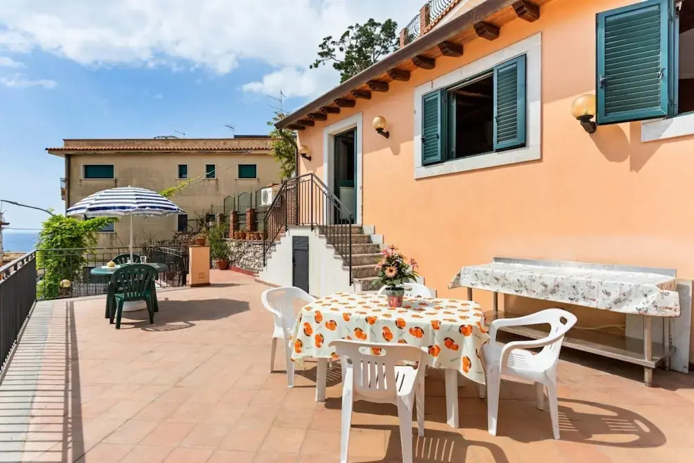 MAZZARò APARTMENT WITH TERRACE AND SEAVIEW