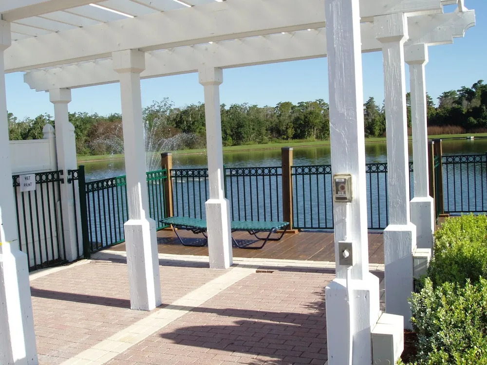 Near Theme Parks! Gorgeous 3 BR Town Home, Splash Park, Pool, Lake, And More!