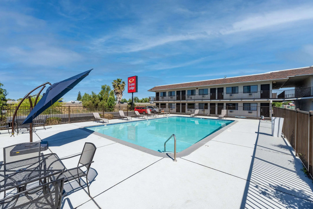 Econo Lodge Stockton near I-5 Fairgrounds
