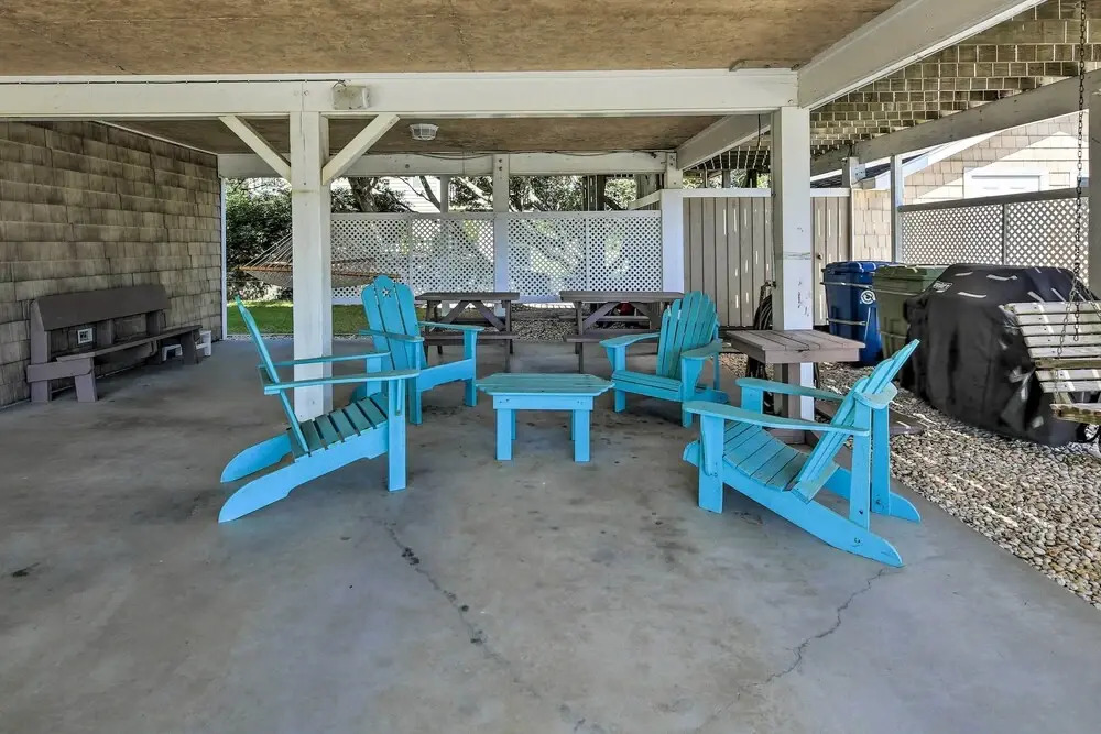 1 Block to Beach: Emerald Isle Gem w/ Ocean View