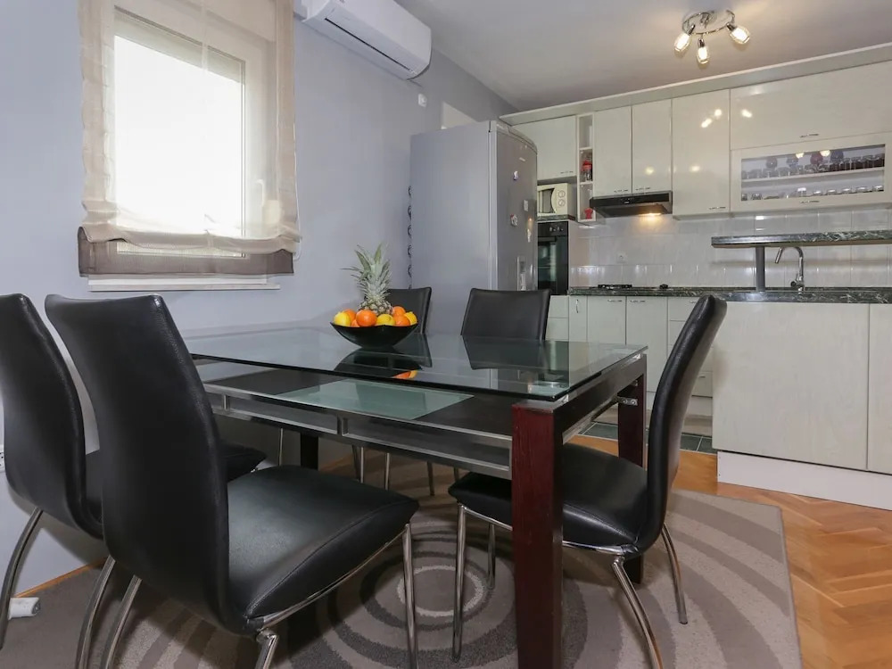 Modern Apartment in Kaštel Lukšic With Sea Nearby
