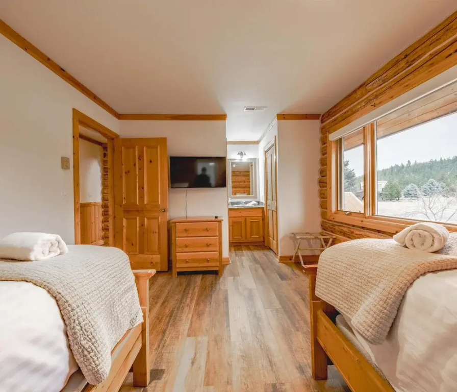 Wilderness Club Lodge For 25