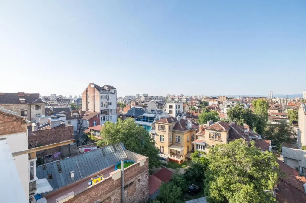 ARTistic & Spacious 2BD Central Apt