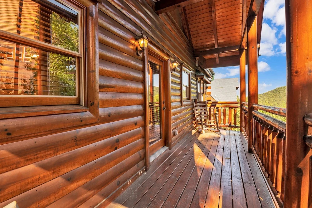 Cabin w/ Theater, Games & Hot Tub! Sleeps 30!