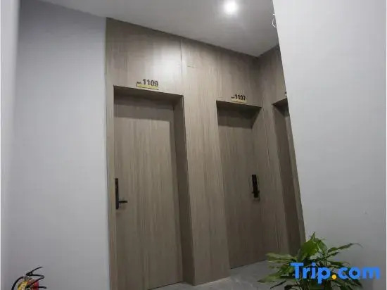 West Bridge Business Hotel (Yuetu Square Guangfeng Middle School)