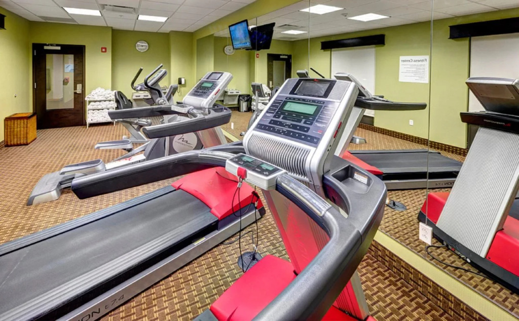 Holiday Inn Express & Suites - Kansas City KU Medical Center by IHG