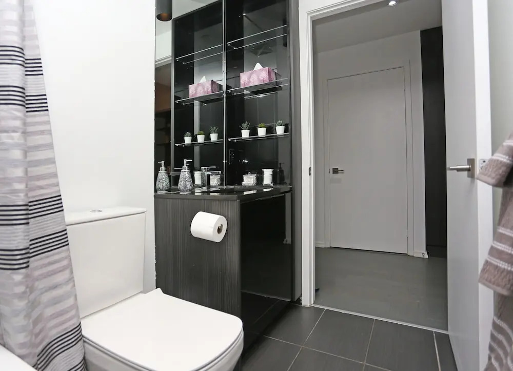 Marvelous 2 Bdrm in Downtown Toronto