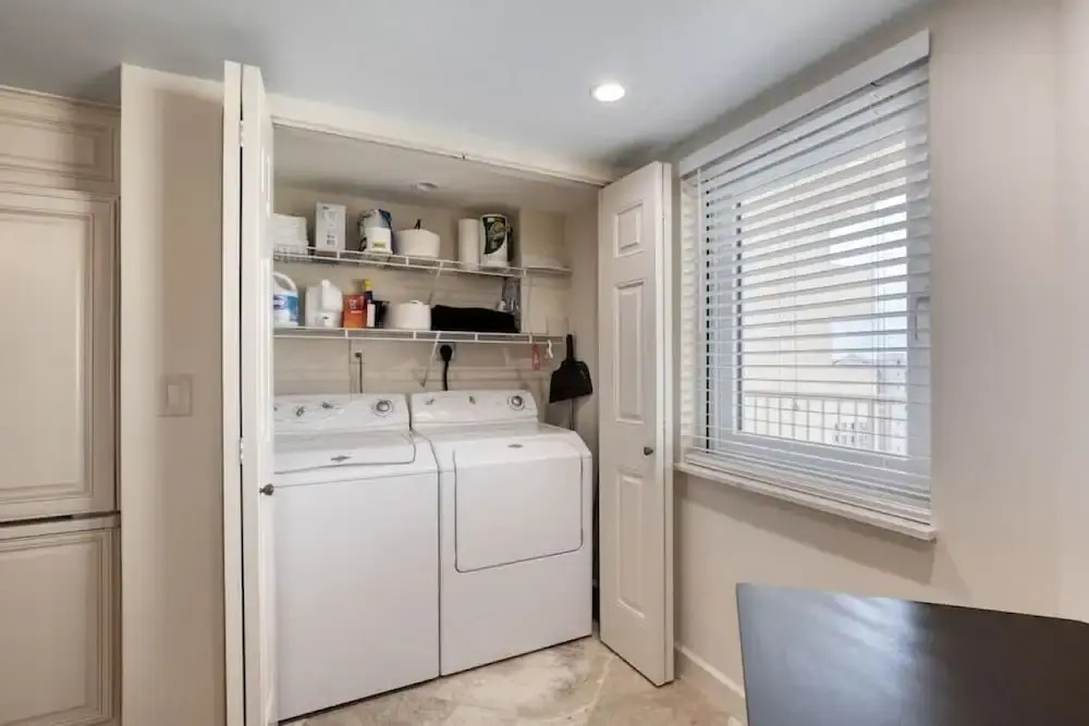 New Smyrna Beachfront Modern 9th Floor Condo Pool Hot Tub