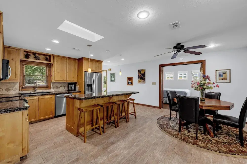 River Oaks Place